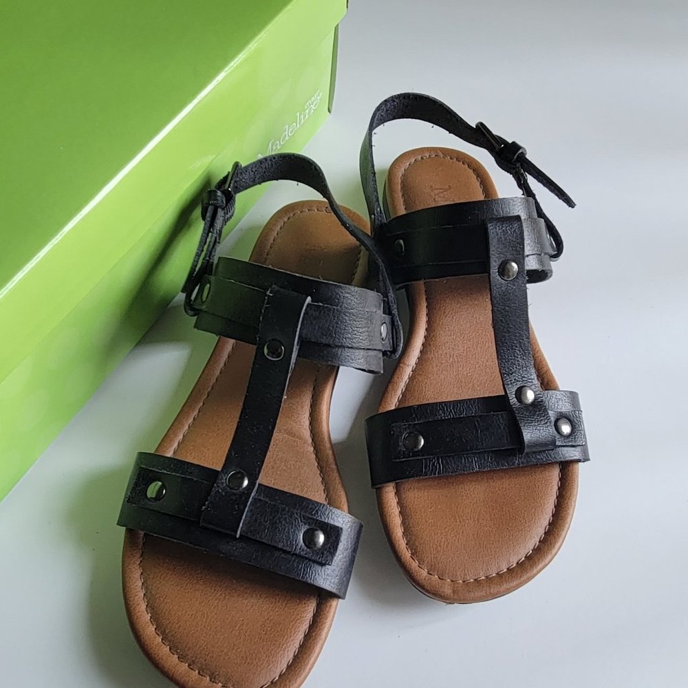 Madeline Mace Black Sandals Size 7